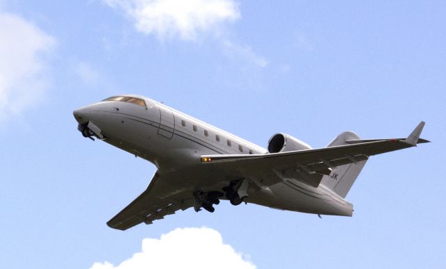 Canadair Challenger (N904JK) - Canadair CL-600-2B16 Challenger 604 departing RWY 31 at KHIO, Hillsboro, Oregon.