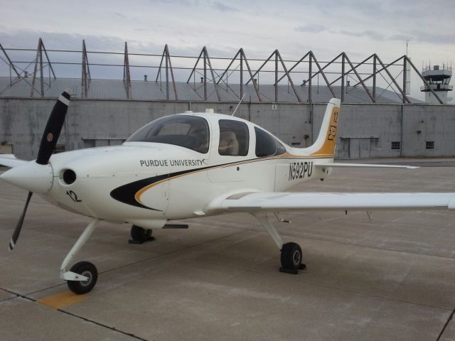 Cirrus SR-20 (N592PU)