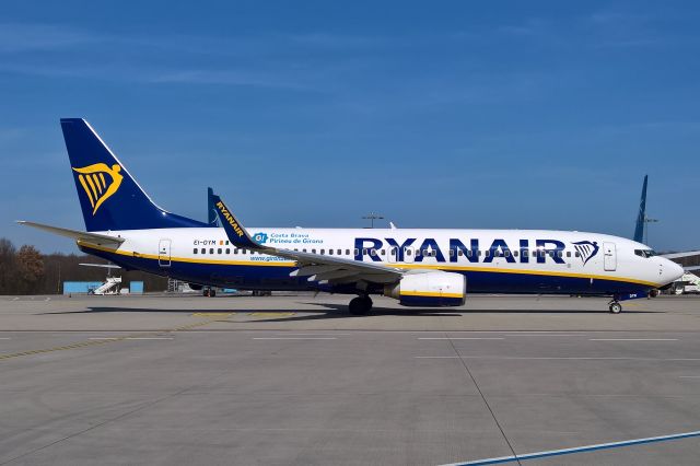 Boeing 737-800 (EI-DYM) - Costs Brava titles
