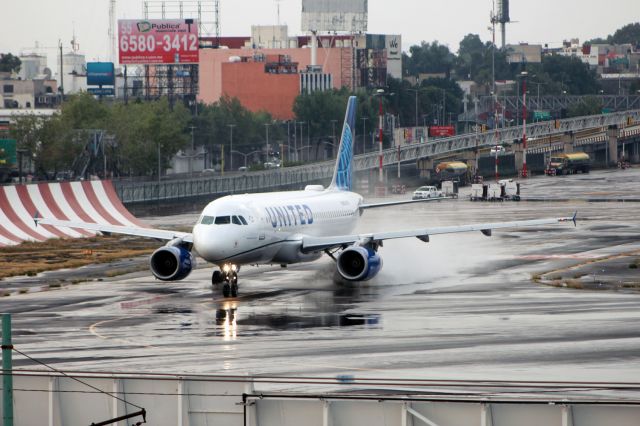 Airbus A320 (N413UA) - United / Airbus A320-232 / MSN 470 / N413UA / MMMX 05/2021