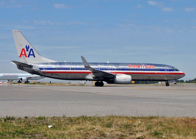 Boeing 737-800 (N957AN)