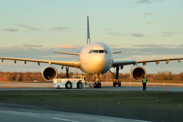 Airbus A300F4-600 (N678FE)