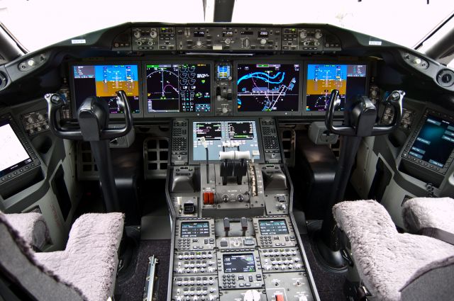 Boeing 787-8 (N787BX) - Flight deck of B787