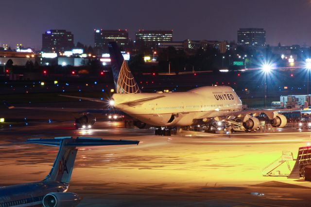 Boeing 747-400 (N199UA)