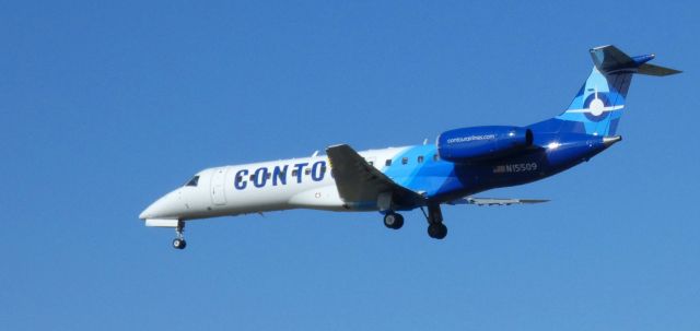 Embraer ERJ-135 (N15509) - On short final is this 2000 Contour Airlines Embraer 135ER in the Autumn of 2022.