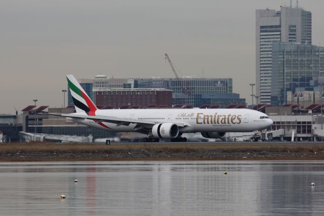 BOEING 777-300ER (A6-ECH)