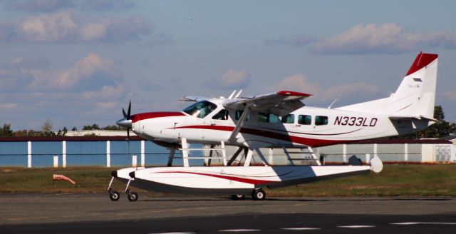 Cessna Caravan (N333LD) - Taxiing to parking is this 2011 Cessna Caravan 208 Amphibian in the Autumn of 2021.