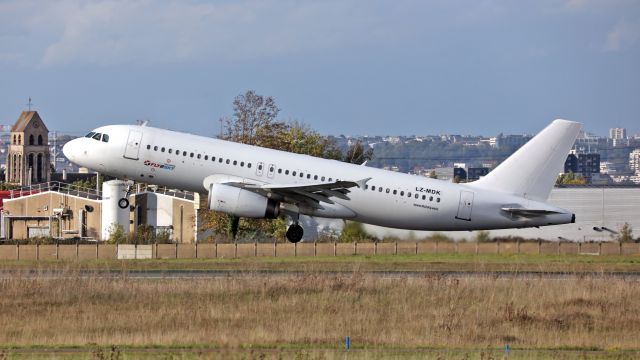 Airbus A320 (LZ-MDK) - Rue du Berger. Edge of the track. The church of Wissous in the distance.