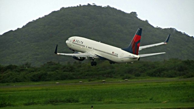 Boeing 737-800 (N3738B)