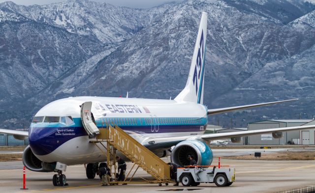 Boeing 737-800 (N276EA)