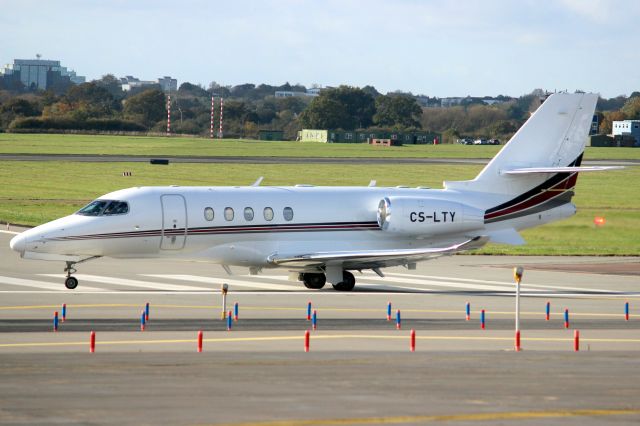 Cessna Citation Latitude (CS-LTY) - NetJets Europe Citation Latitude lining up to depart rwy 25 on 9-Nov-23 heading for LSGG as NJE92W.