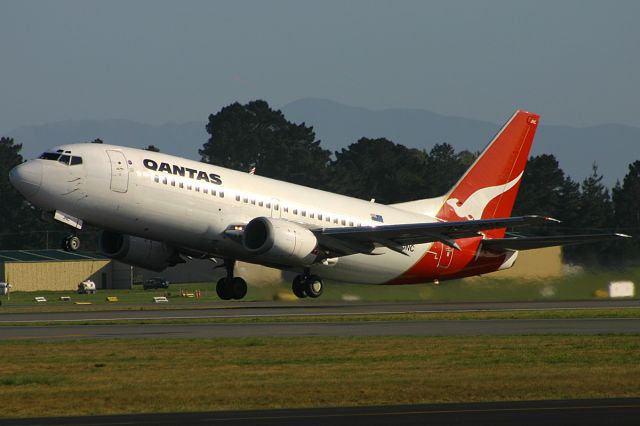 BOEING 737-300 (ZK-JNC)