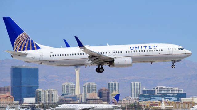 Boeing 737-800 (N87507) - United 2x