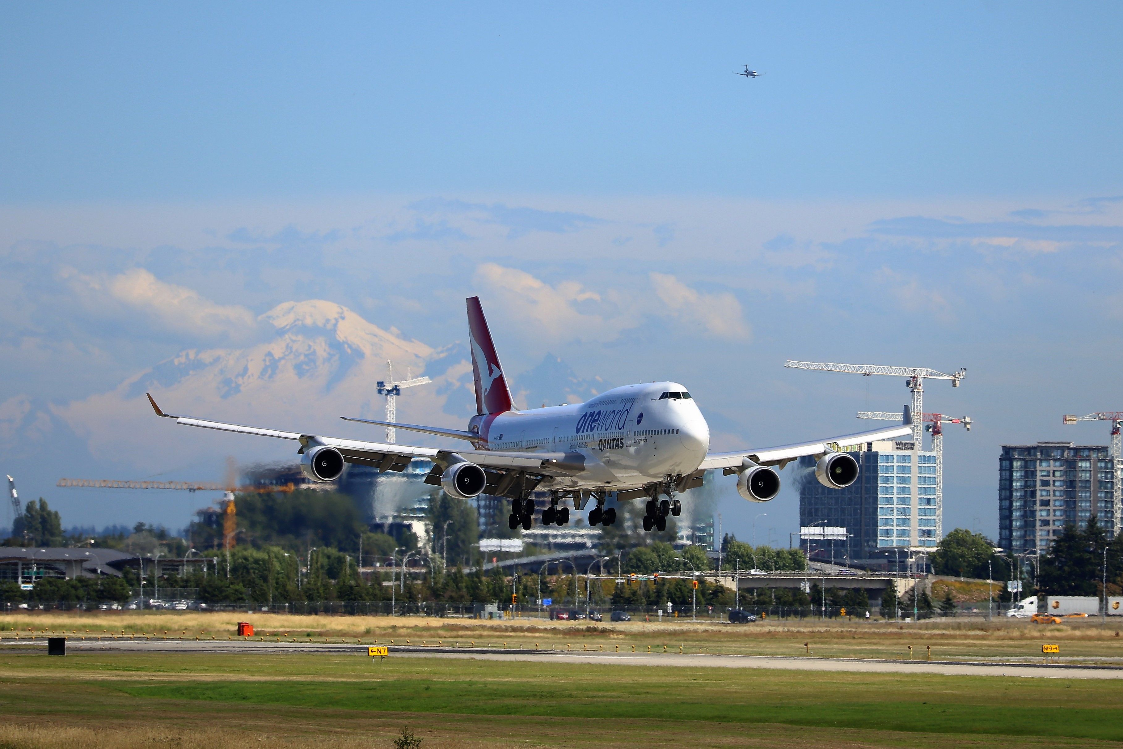 Boeing 747-400 (VH-OEF) - Its a Boeing 747-438ER, not 400!