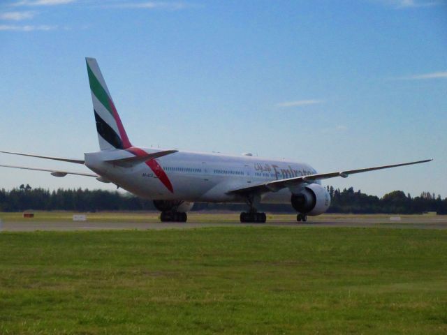 BOEING 777-300ER (A6-ECG)