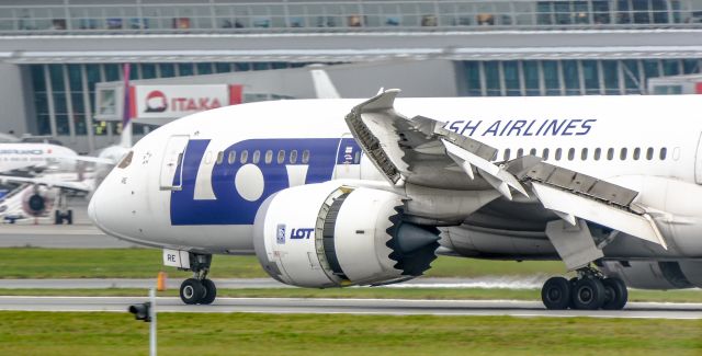 Boeing 787-8 (SP-LRE)