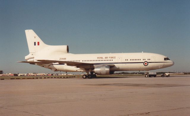 Lockheed L-10 Electra (EWR948) - A RAF L-1011 ZD948 pays a visit to Atlanta, Ga. 12 Sep 1992.