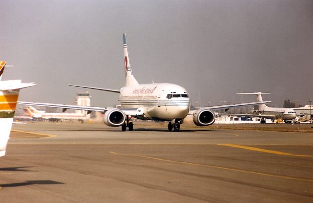 BOEING 737-300 (N164AW) - KSJC - America West 737 300 idles down the taxiway towards 30 L. Note the RAF VC-10 which was moving troops for joint exercise with then US Army at  Ft Ord Military - who eventually trained in the Hunter-Liggett Military base area south of Salinas CA.