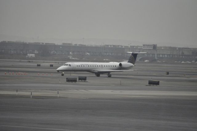 Embraer ERJ-145 (N13908)