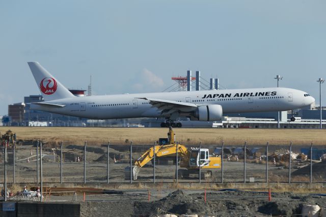 BOEING 777-300ER (JA740J)