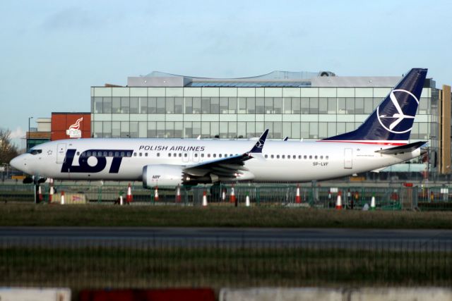Boeing 737 MAX 8 (SP-LVF) - Departing rwy 27R on 20-Dec-18 operating flight LOT282 to EPWA.