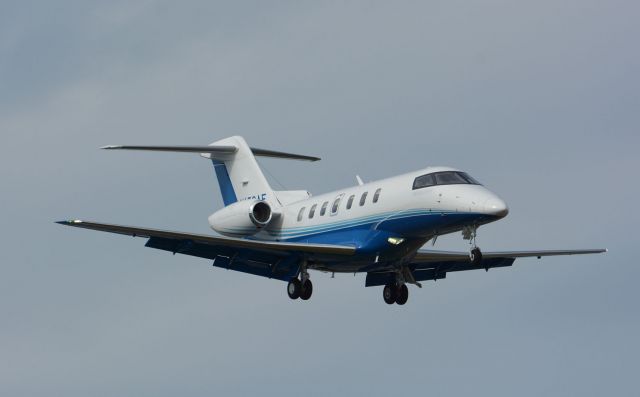 Pilatus PC-24 (N158AF) - On final to 06L in CYHU. 18-09-2020