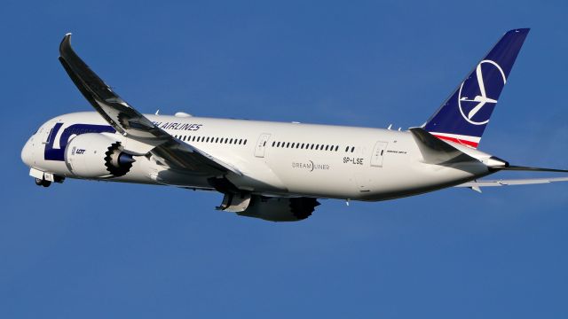 Boeing 787-9 Dreamliner (SP-LSE) - LOT9787 on rotation from Rwy 34L to begin a delivery flight to WAW on 4.30.19. (ln 843 / cn 62173).