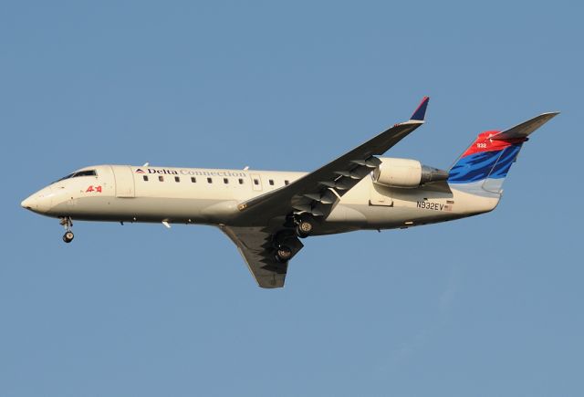 Canadair Regional Jet CRJ-200 (N932EV)