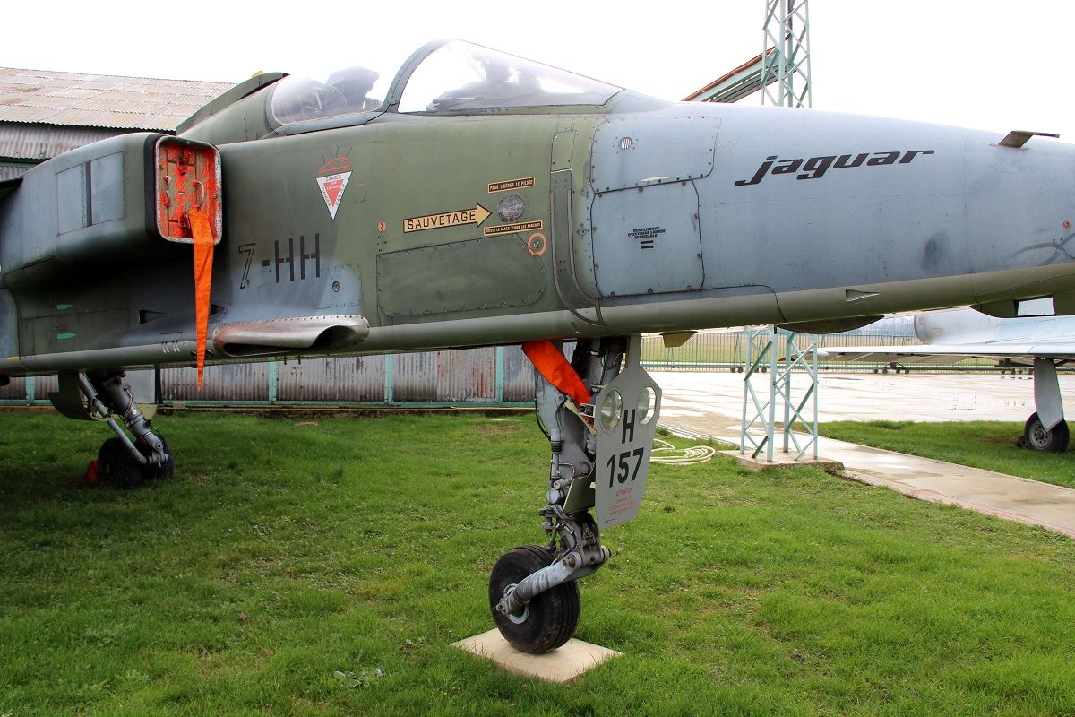 — — - musée de l aviation de chasse - aérodrome de montélimar-ancone