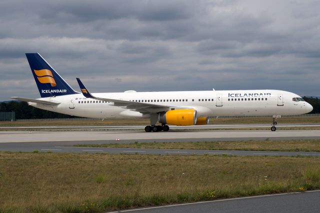 Boeing 757-200 (TC-FIC)