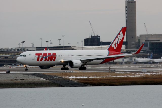 BOEING 767-300 (PT-MSV)