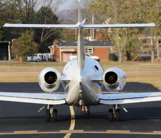 Hawker 800 (N68CB) - N68CB taxiing onto runway 19 for departure at Lebanon Municipal Airport.