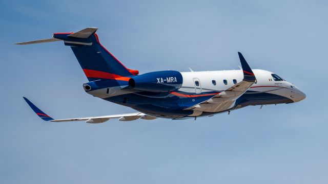 XA-MRA — - Despegando por RWY10