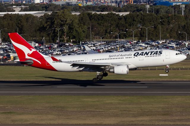 Airbus A330-200 (VH-EBF)