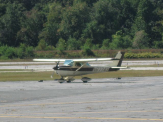 Cessna Commuter (N6774S) - Taxiing in after arriving on runway 32.