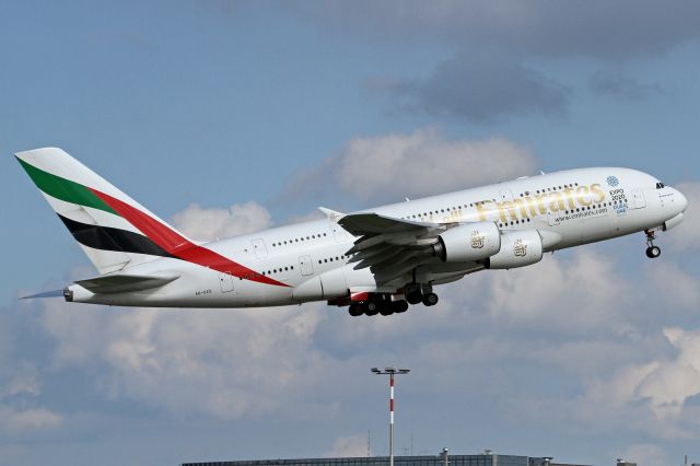 Airbus A380-800 (A6-EEE)