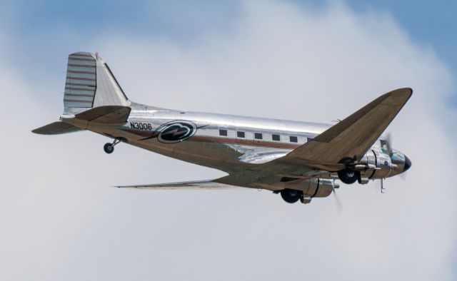 Douglas DC-3 (N3006)