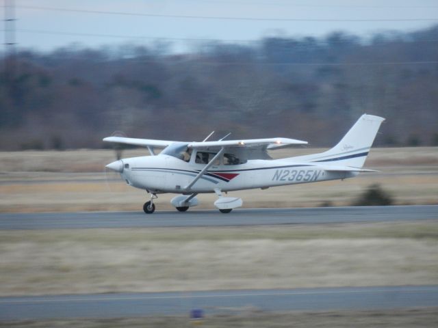 Cessna Skyhawk (N2365N) - A Cessna 172 Skyhawks Taxiing To The Ramp At Manassas Airport