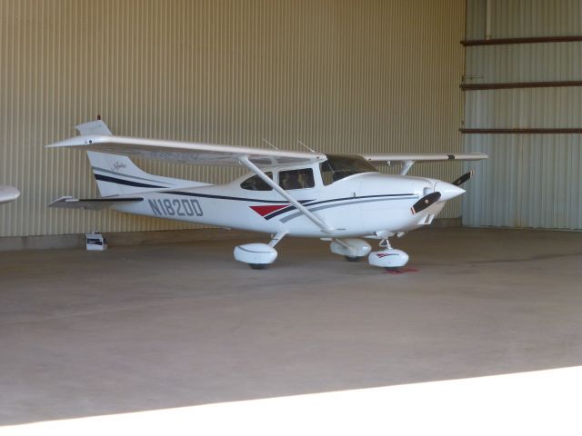 Cessna Skylane (N182DD)