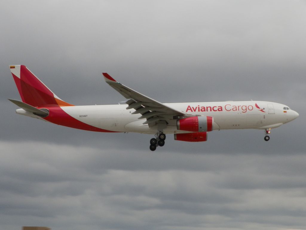 Airbus A330-200 (N334QT)