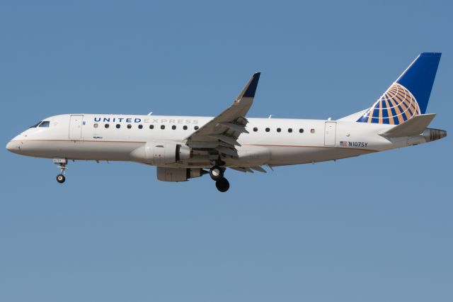 Embraer 170/175 (N107SY)