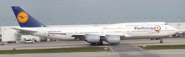 BOEING 747-8 (D-ABYI) - D-ABYI taxiing after arrival to KORD