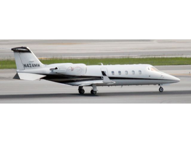 Learjet 60 (N424MW) - A fast Lear 60.