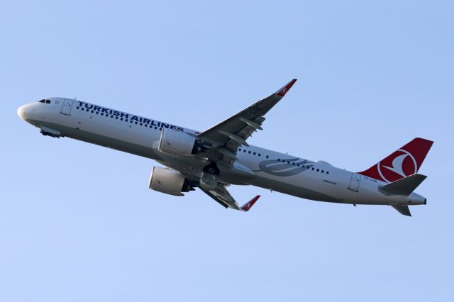 Airbus A321neo (TC-LSE) - THY1996 departing to IST, the second A321N today