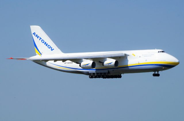 Antonov An-124 Ruslan (UR-82008)