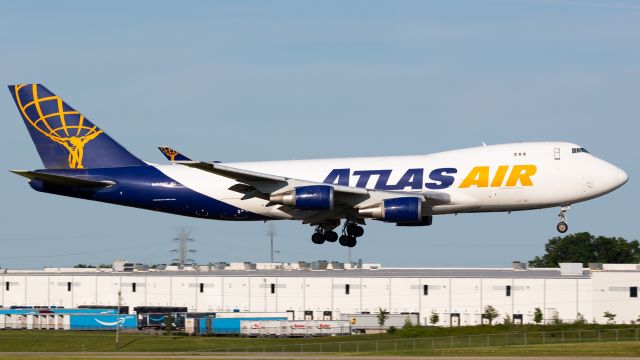 Boeing 747-400 (N496MC)