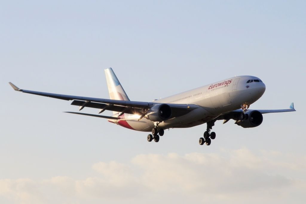 Airbus A330-200 (D-AXGA)