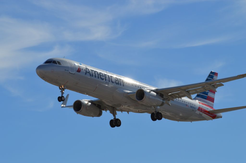 Airbus A321 — - Approach to Runway 1L October 2014