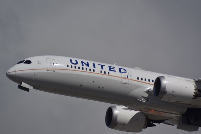 Boeing 787-9 Dreamliner (N36962) - Beacon Shot of United Boeing 787 Dreamliner