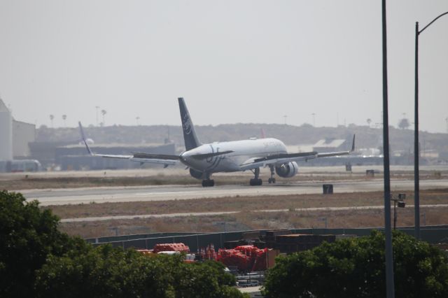 Boeing 757-200 (N705TW)